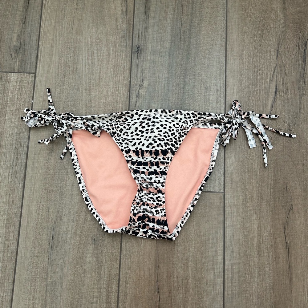 Women’s Xhilaration Cheetah Print Swim Side Tie Bikini Bottom - Size M